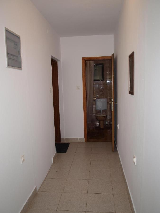 Rooms With A Parking Space Krk - 13553 Vrh  外观 照片