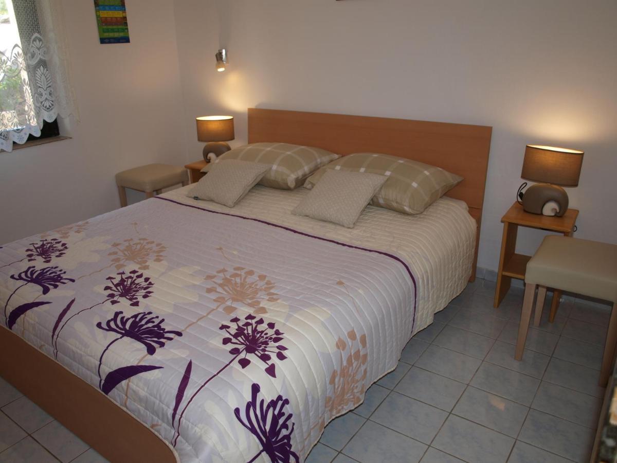 Rooms With A Parking Space Krk - 13553 Vrh  外观 照片